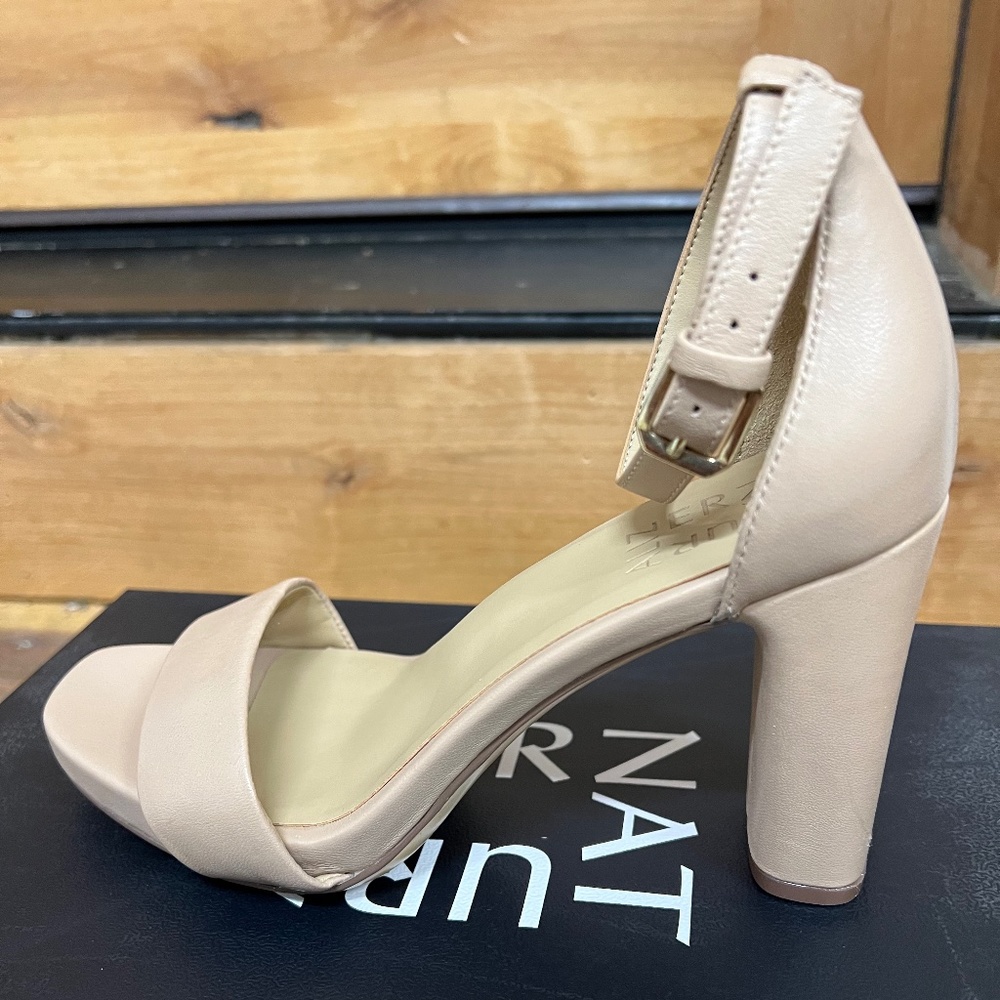 Brand new, never worn Naturalizer heels